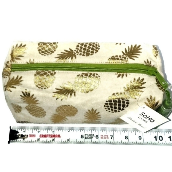 Soha (Hawaii) Living Metallic Gold Pineapple Toiletries Travel Bag with … - Picture 3 of 5